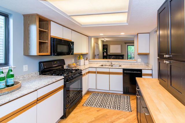 452 Village Oaks Court, Ann Arbor, MI 48103