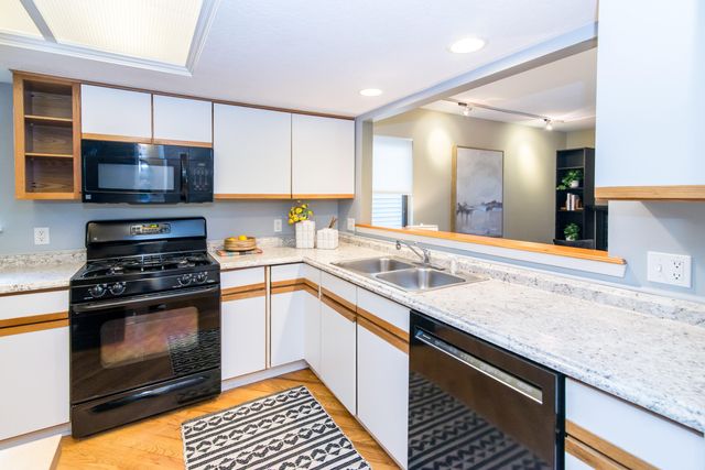 452 Village Oaks Court, Ann Arbor, MI 48103