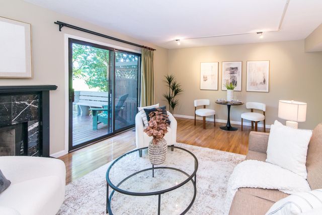 452 Village Oaks Court, Ann Arbor, MI 48103