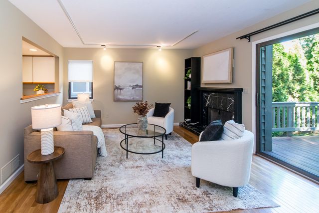452 Village Oaks Court, Ann Arbor, MI 48103