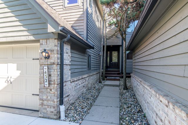452 Village Oaks Court, Ann Arbor, MI 48103