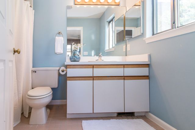 452 Village Oaks Court, Ann Arbor, MI 48103
