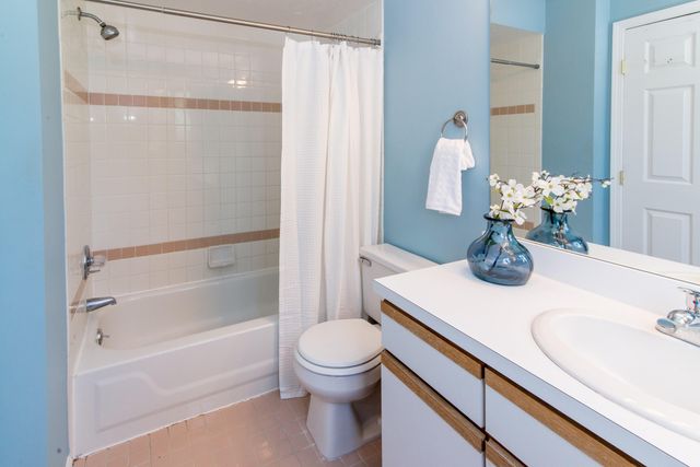 452 Village Oaks Court, Ann Arbor, MI 48103