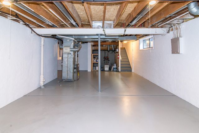 452 Village Oaks Court, Ann Arbor, MI 48103