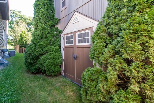 452 Village Oaks Court, Ann Arbor, MI 48103