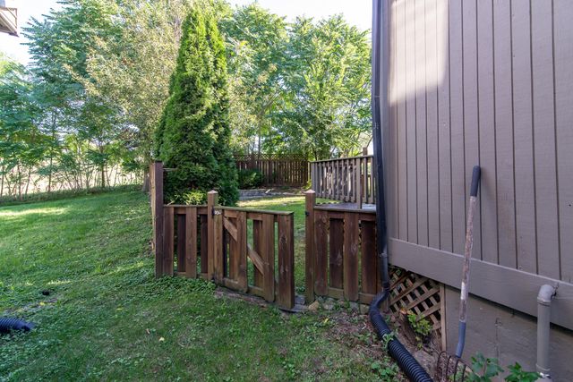 452 Village Oaks Court, Ann Arbor, MI 48103