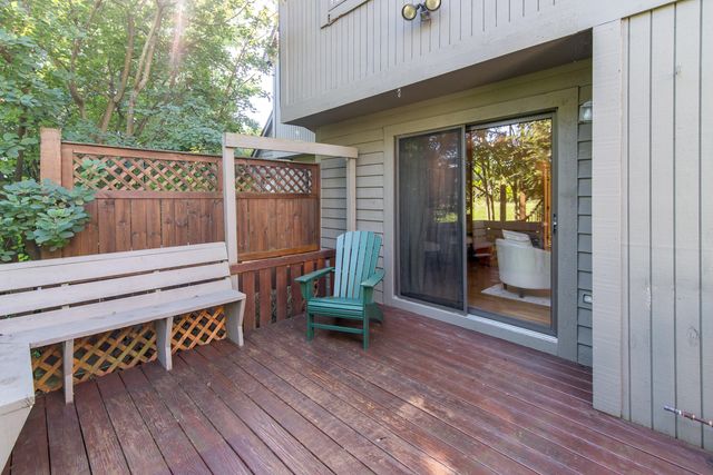 452 Village Oaks Court, Ann Arbor, MI 48103