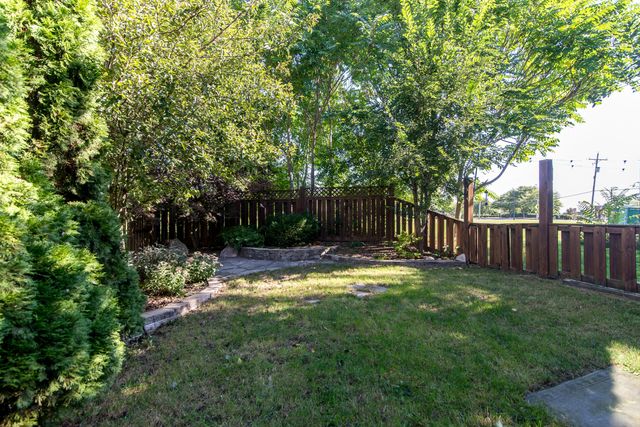 452 Village Oaks Court, Ann Arbor, MI 48103