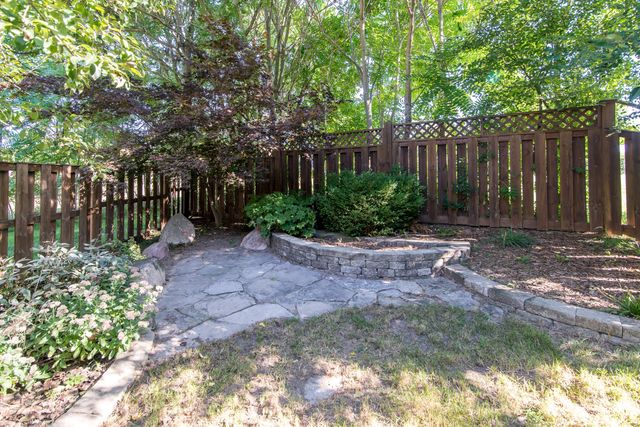 452 Village Oaks Court, Ann Arbor, MI 48103