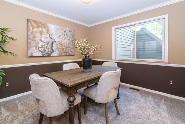 452 Village Oaks Court, Ann Arbor, MI 48103