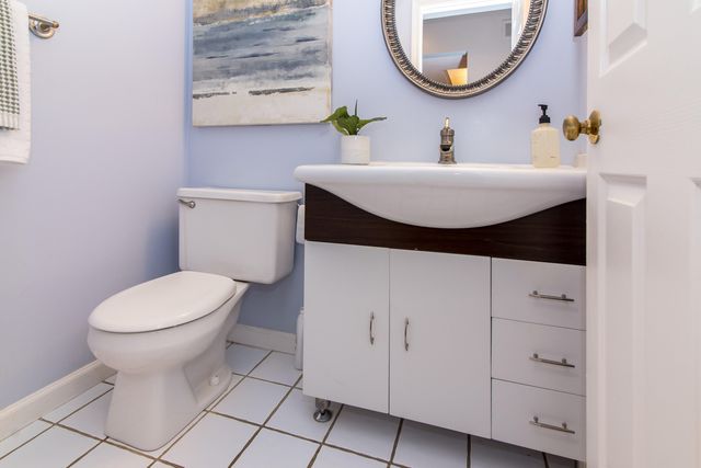 452 Village Oaks Court, Ann Arbor, MI 48103