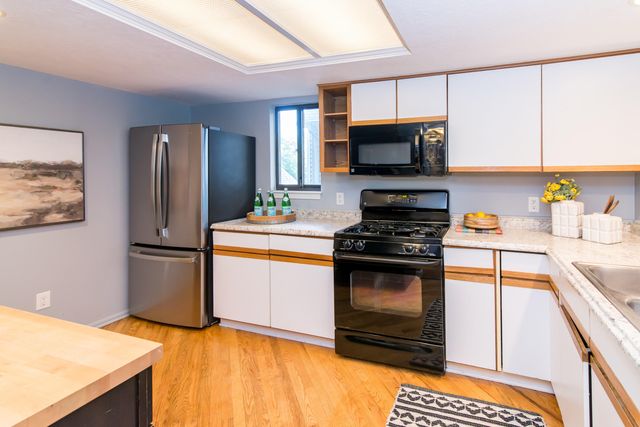 452 Village Oaks Court, Ann Arbor, MI 48103