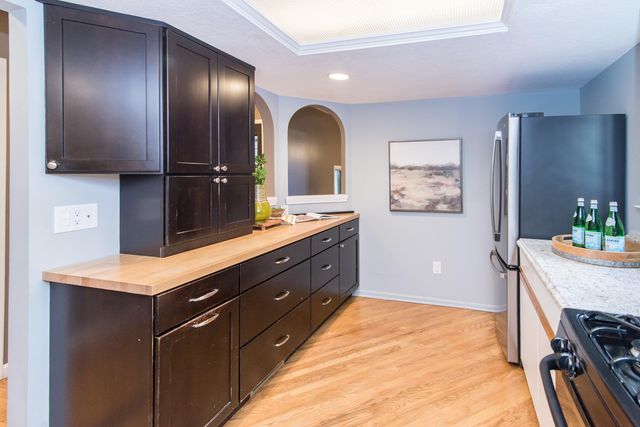452 Village Oaks Court, Ann Arbor, MI 48103