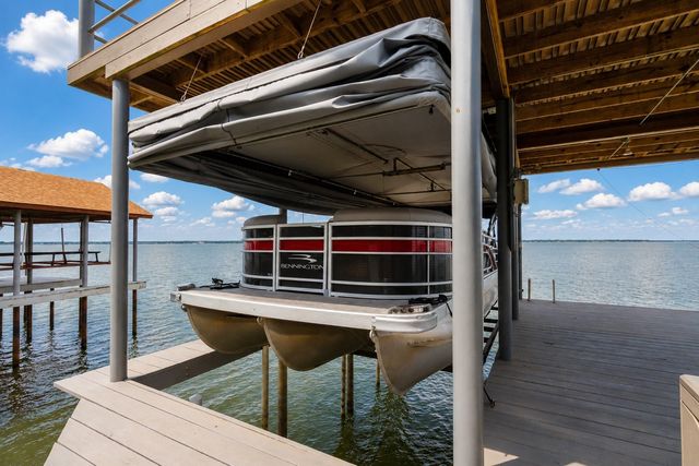 247 Admiral Drive, Gun Barrel City, TX 75156