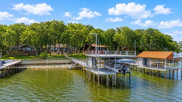 247 Admiral Drive, Gun Barrel City, TX 75156