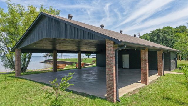 247 Admiral Drive, Gun Barrel City, TX 75156