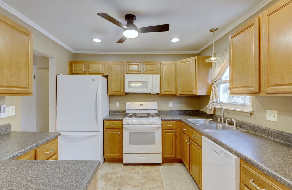 Image 16 of property listing at 4608 Moss Court, North Charleston, SC 29420