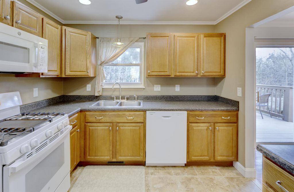 Image 17 of property listing at 4608 Moss Court, North Charleston, SC 29420