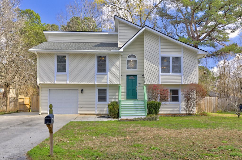 Image 2 of property listing at 4608 Moss Court, North Charleston, SC 29420