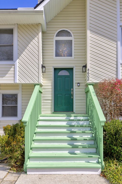 Image 7 of property listing at 4608 Moss Court, North Charleston, SC 29420