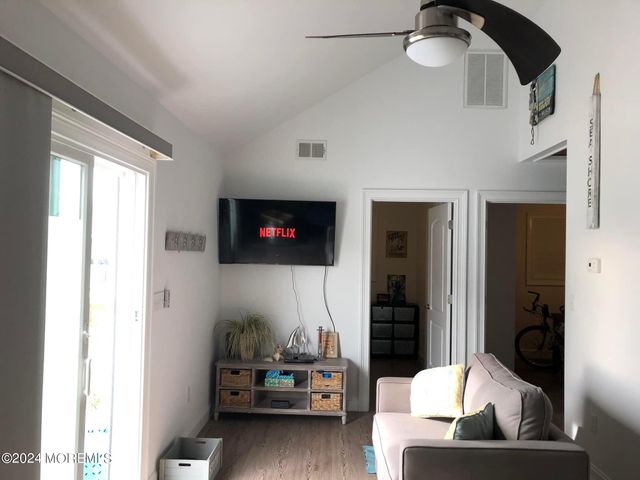 123 W Kingfisher Way, Lavallette, NJ 08735