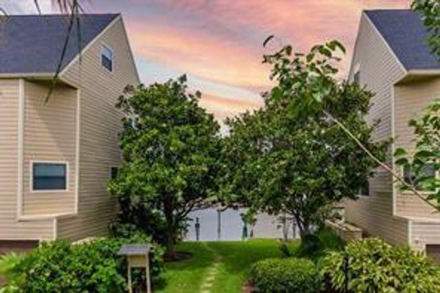 896 Davis Road, League City, TX 77573