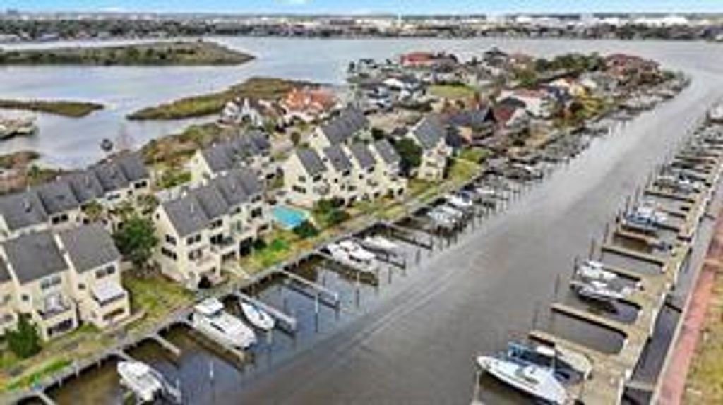 896 Davis Road, League City, TX 77573