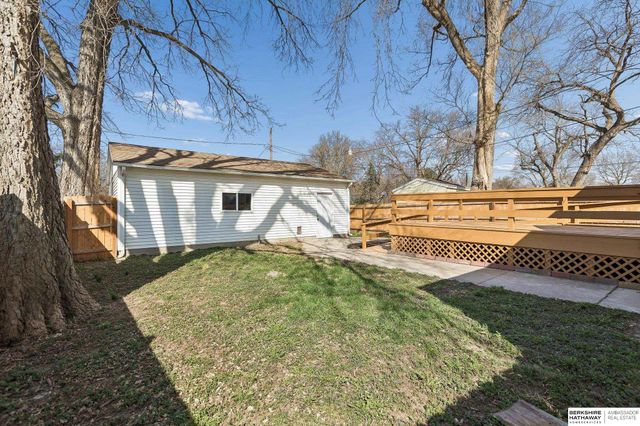 2004 Main Street, Bellevue, NE 68005
