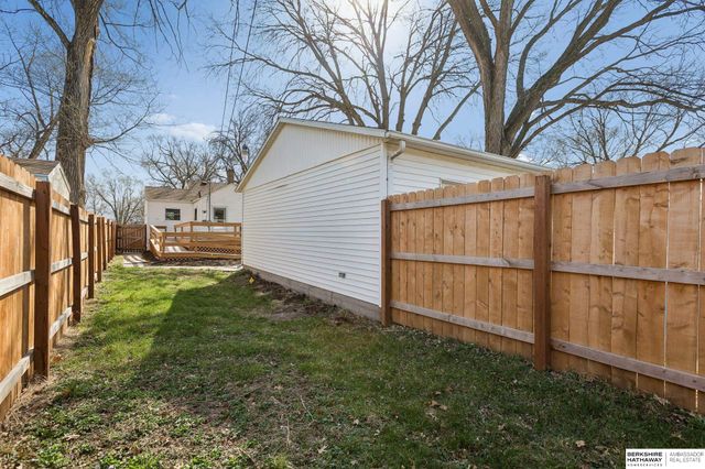 2004 Main Street, Bellevue, NE 68005