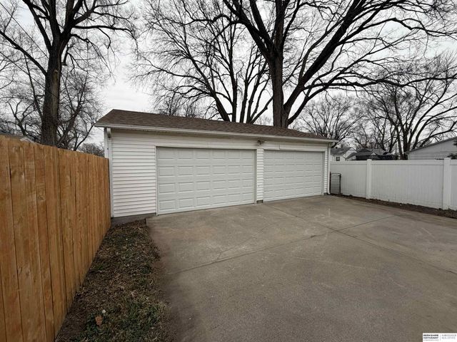 2004 Main Street, Bellevue, NE 68005