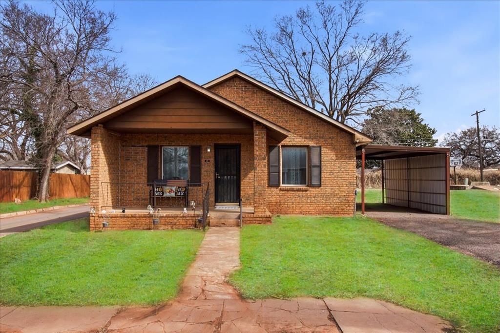 Image 1 of property listing at 422 N Washington Avenue, Elk City, OK 73644