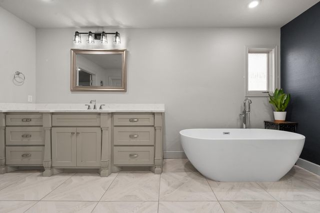 9609 Vicksburg Avenue, Lubbock, TX 79424