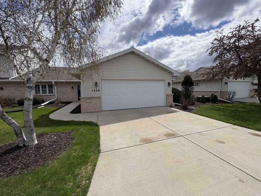 1534 River Pines DRIVE, Green Bay, WI 54311
