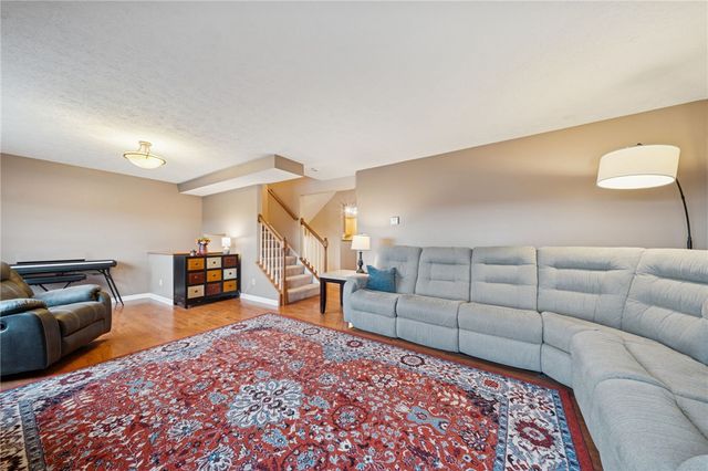 4003 Trail Side Ct, Penn Twp, PA 15644