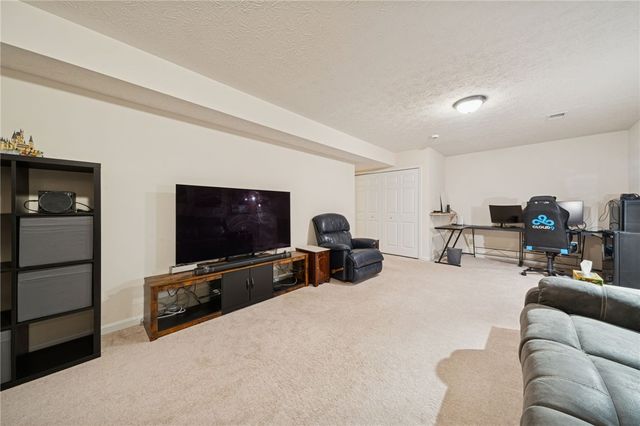 4003 Trail Side Ct, Penn Twp, PA 15644