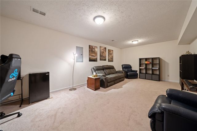 4003 Trail Side Ct, Penn Twp, PA 15644