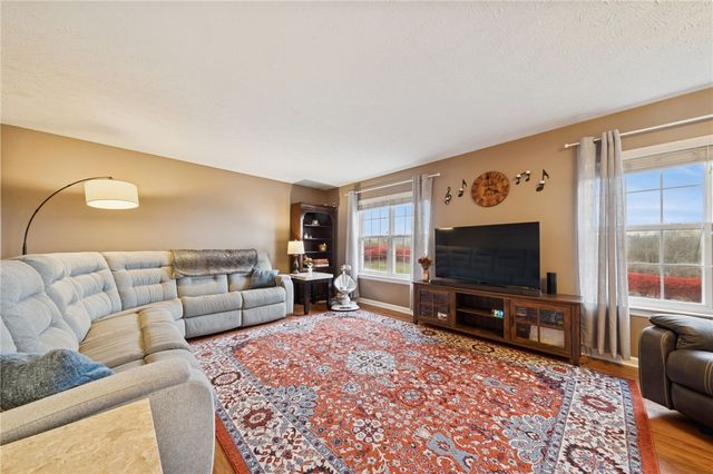 4003 Trail Side Ct, Penn Twp, PA 15644