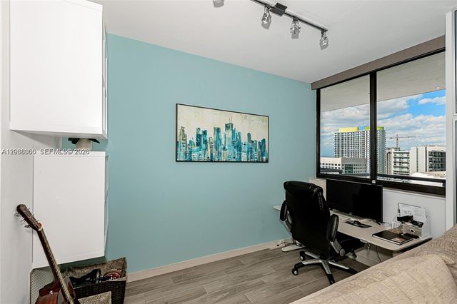 999 SW 1st Ave 3215, Miami, FL 33130