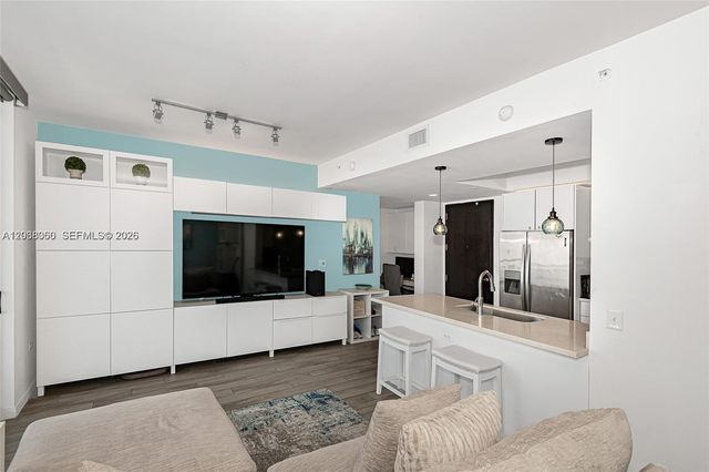999 SW 1st Ave 3215, Miami, FL 33130