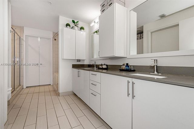 999 SW 1st Ave 3215, Miami, FL 33130