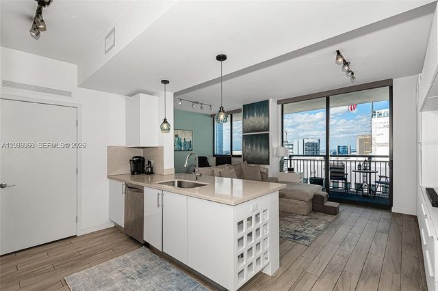 999 SW 1st Ave 3215, Miami, FL 33130