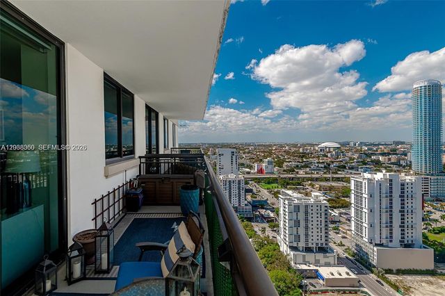 999 SW 1st Ave 3215, Miami, FL 33130
