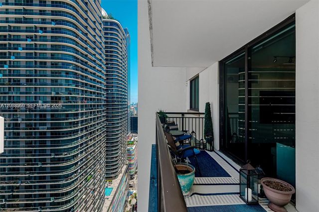 999 SW 1st Ave 3215, Miami, FL 33130