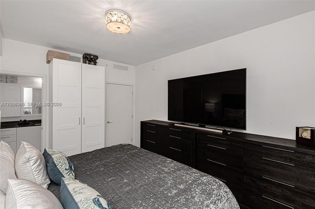 999 SW 1st Ave 3215, Miami, FL 33130