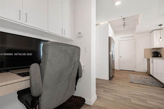 999 SW 1st Ave 3215, Miami, FL 33130