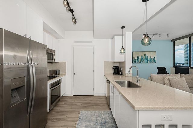 999 SW 1st Ave 3215, Miami, FL 33130