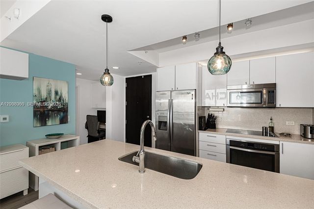 999 SW 1st Ave 3215, Miami, FL 33130