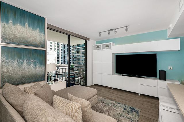 999 SW 1st Ave 3215, Miami, FL 33130
