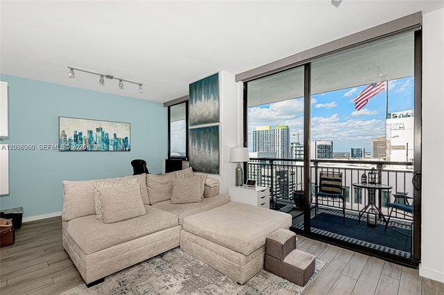 999 SW 1st Ave 3215, Miami, FL 33130