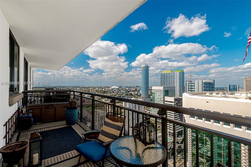 999 SW 1st Ave 3215, Miami, FL 33130